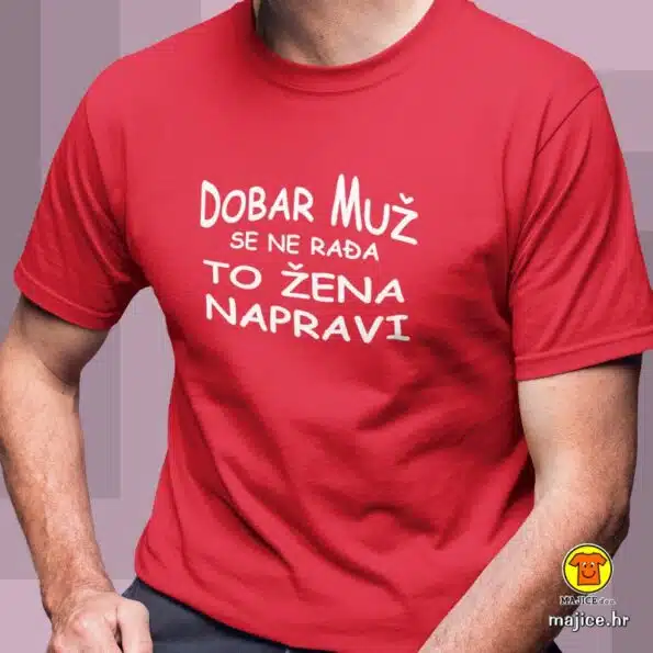 DOBAR MUŽ SE NE RAĐA TO ŽENA NAPRAVI majica s natpisom 0312 crvena
