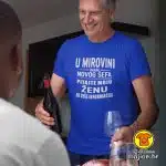 U MIROVINI IMAM NOVOG ŠEFA PITAJTE MOJU ŽENU ZA VIŠE INFORMACIJA majica s natpisom 00736 crna
