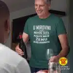 U MIROVINI IMAM NOVOG ŠEFA PITAJTE MOJU ŽENU ZA VIŠE INFORMACIJA majica s natpisom 00736 crna